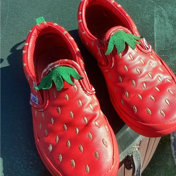 Vans Strawberry Themed Kids Shoes Side Kids 12.0 - Picture 1 of 7